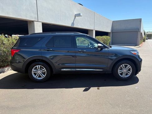 Used 2023 Ford Explorer XLT RWD image 3