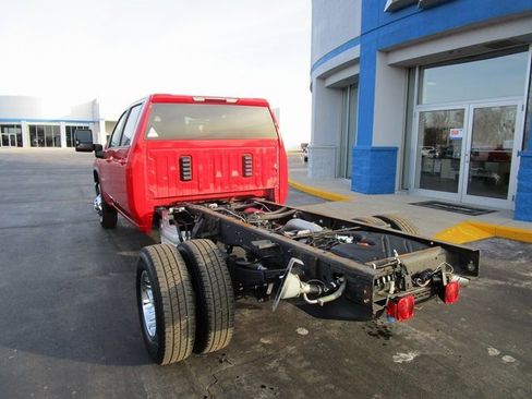 Used 2024 Chevrolet Silverado 3500 LT w/ Convenience Package image 3