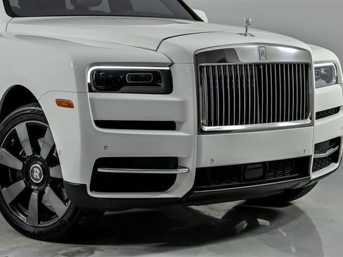 Used 2023 Rolls-Royce Cullinan w/ Leather Finishing Pack AWD/4WD image 2