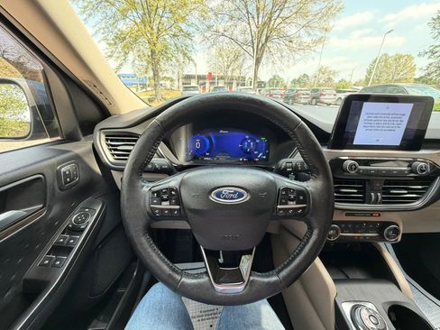 Used 2020 Ford Escape Titanium w/ Titanium Premium Package 2.0 image 25