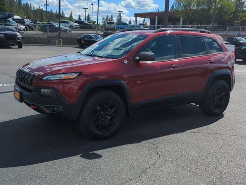 Used 2017 Jeep Cherokee Trailhawk AWD/4WD image 3