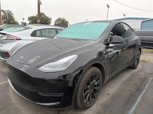 Used 2023 Tesla Model Y Long Range image 7