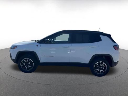 Used 2025 Jeep Compass Trailhawk image 9