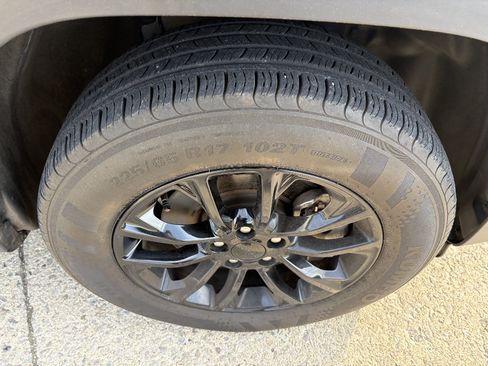 Used 2023 Jeep Cherokee Altitude Lux AWD/4WD image 12