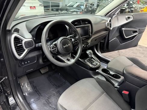 Used 2023 Kia Soul LX w/ Option Group 015 FWD image 32