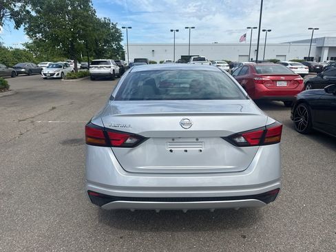 Used 2022 Nissan Altima 2.5 S image 5
