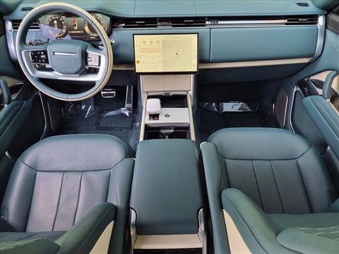 Certified 2025 Land Rover Range Rover SV AWD/4WD image 19