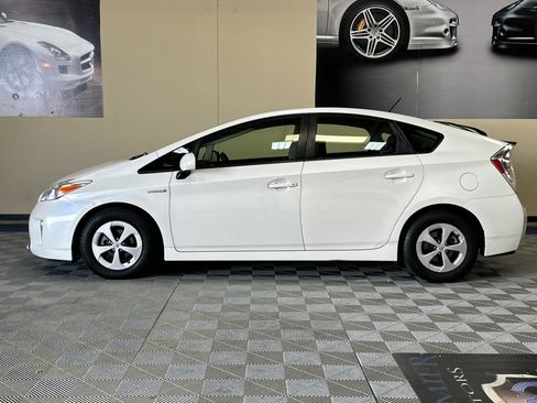 Used 2015 Toyota Prius Four FWD image 7