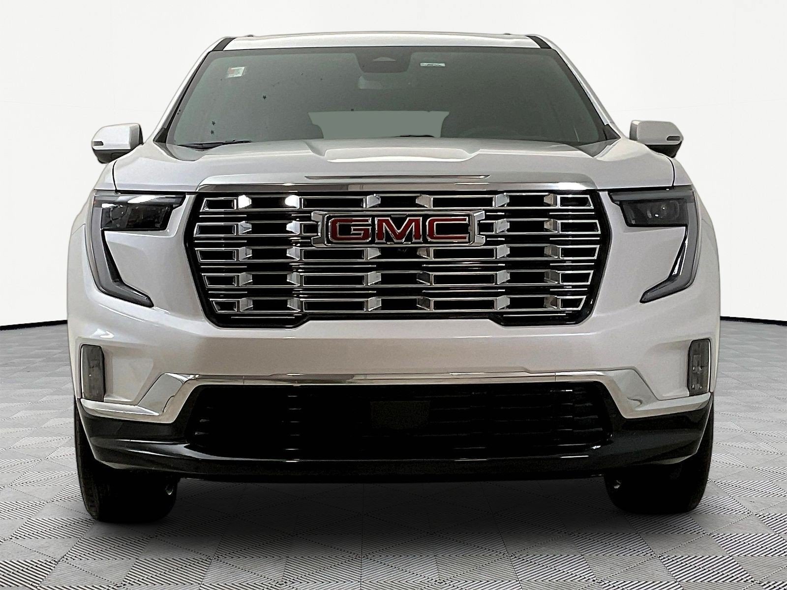 Used 2025 GMC Acadia Denali FWD image 2