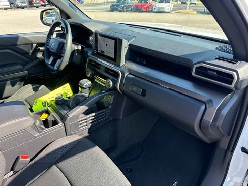 Used 2025 Toyota 4Runner SR5 AWD/4WD image 16