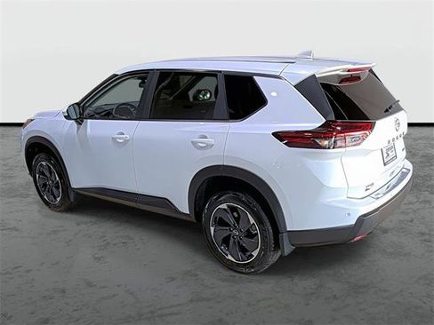 Used 2026 Nissan Rogue SV AWD/4WD image 2