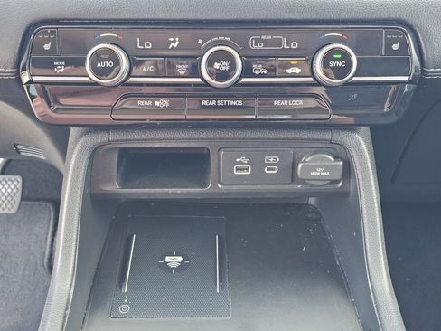 Used 2023 Honda Pilot Touring image 32