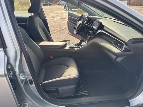 Used 2022 Toyota Camry LE image 27