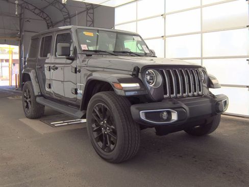 Used 2021 Jeep Wrangler Unlimited Sahara w/ Cold Weather Group AWD/4WD image 3
