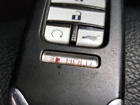 Used 2017 Honda Pilot Touring image 32