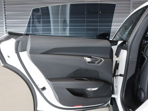 Used 2024 Audi e-tron GT Premium Plus image 28
