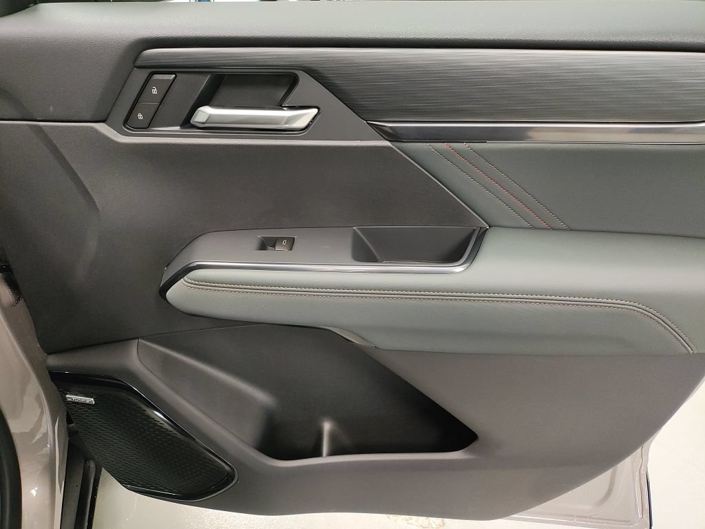 New 2026 GMC Acadia AT4 w/ LPO, Floor Liner Package AWD/4WD image 9
