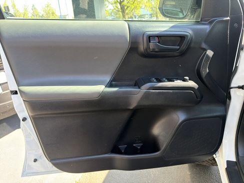 Used 2021 Toyota Tacoma SR AWD/4WD image 15