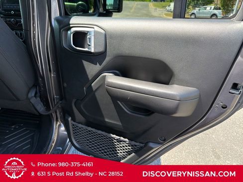 Used 2018 Jeep Wrangler Unlimited Sport S AWD/4WD image 31