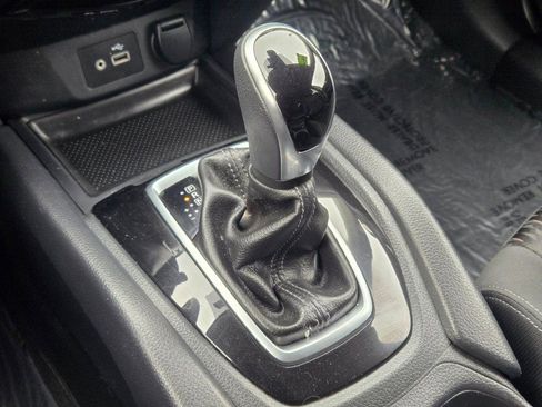 Used 2019 Nissan Rogue SV image 28