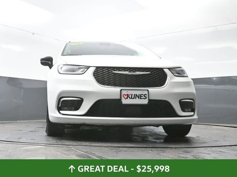 Used 2024 Chrysler Pacifica Touring-L image 54