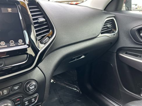 Used 2019 Jeep Cherokee Limited image 21