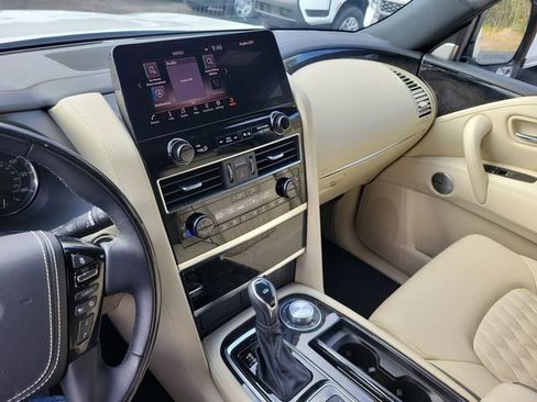 Used 2024 INFINITI QX80 Sensory image 23