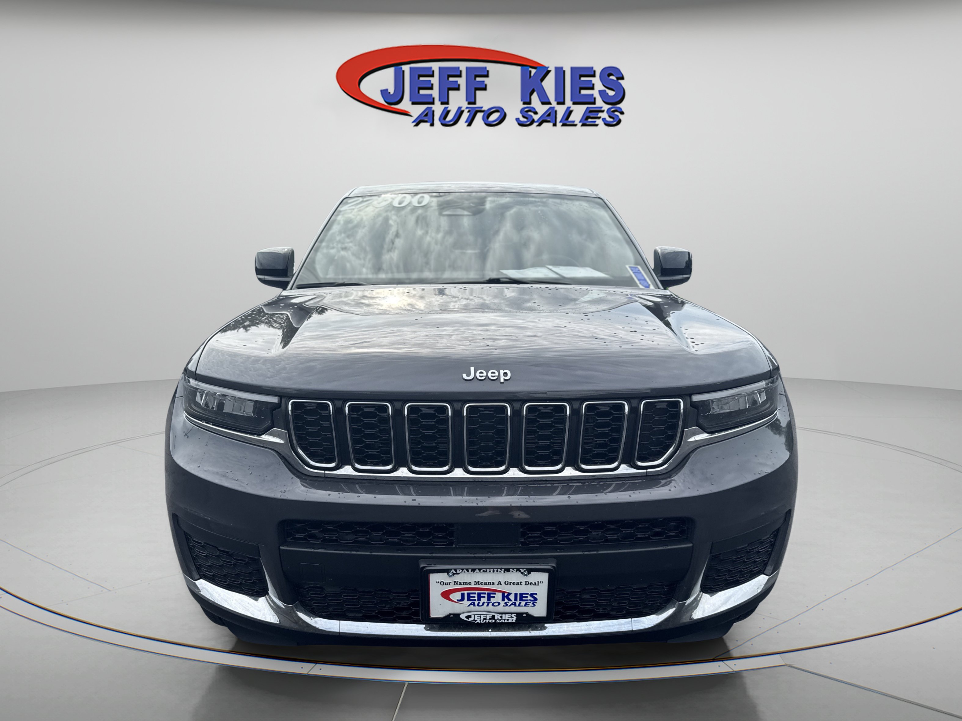 Used 2023 Jeep Grand Cherokee L Laredo w/ Luxury Tech Group I AWD/4WD image 2