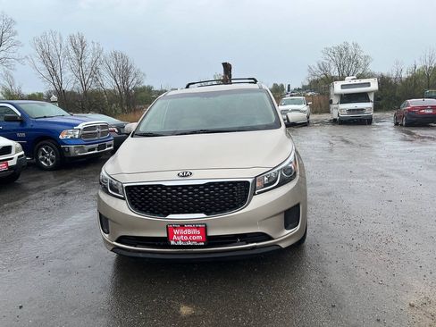 Used 2016 Kia Sedona LX w/ Option Group 020 FWD image 2