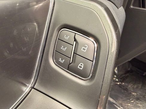 Used 2022 Ford F150 Lariat w/ Equipment Group 502A High AWD/4WD image 27