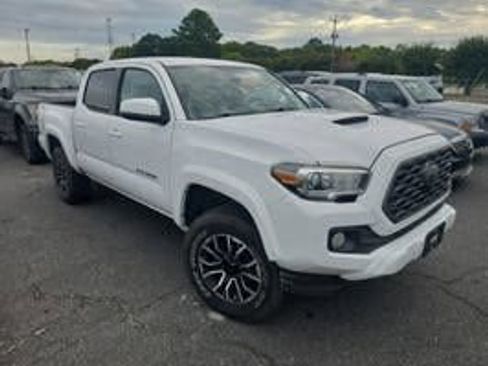 Used 2020 Toyota Tacoma TRD Sport RWD image 3