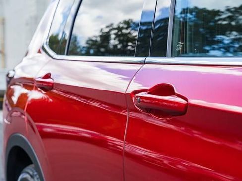 New 2025 Mitsubishi Outlander SEL image 16