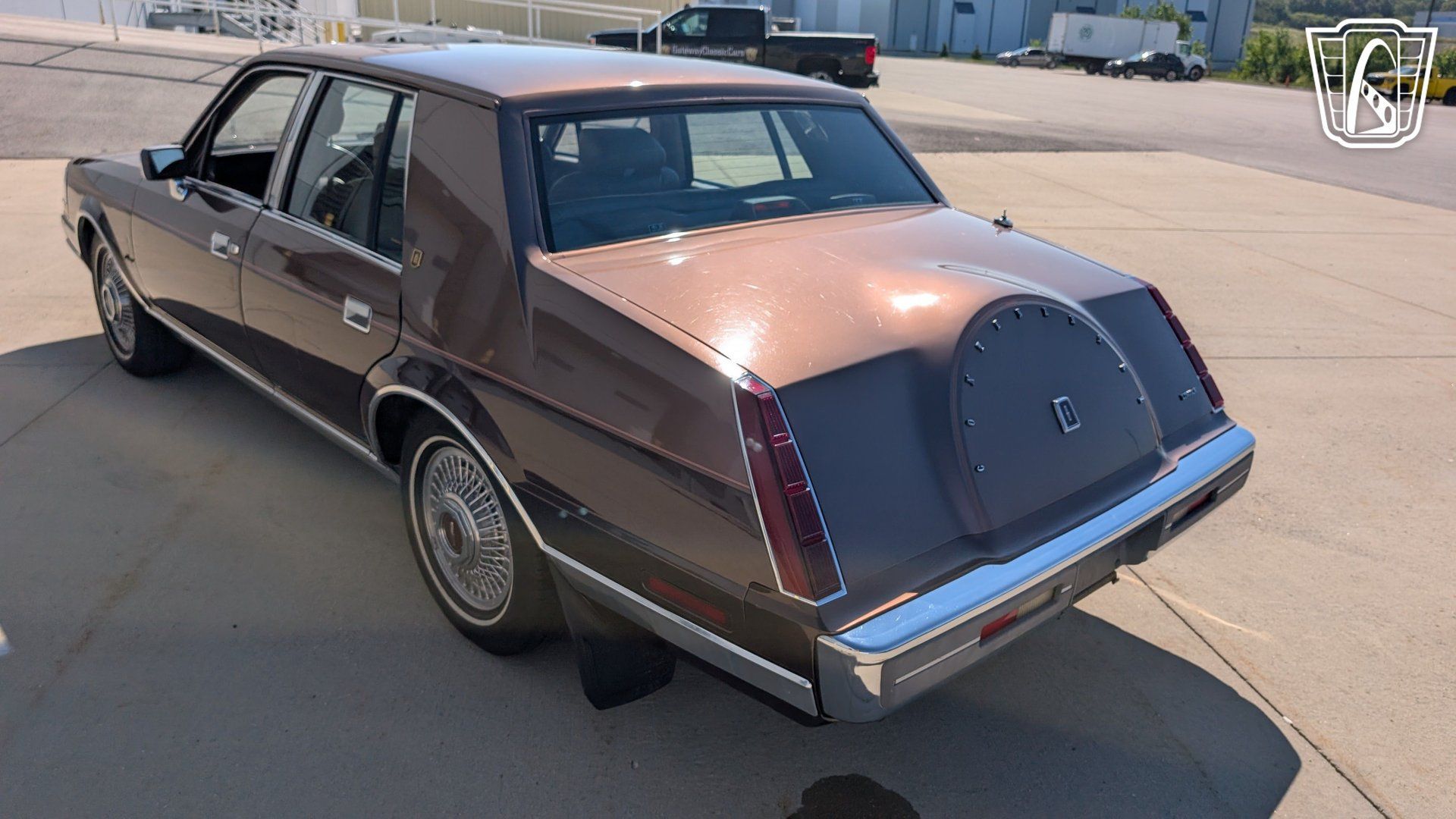 Used 1987 Lincoln Continental Signature RWD image 8