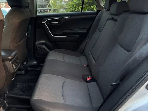 Used 2022 Toyota RAV4 XLE AWD/4WD image 14