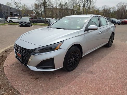 Used 2025 Nissan Altima 2.5 SV w/ SV Special Edition Package AWD/4WD image 1