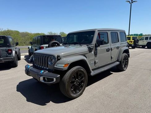 Used 2023 Jeep Wrangler Unlimited Sahara w/ Cold Weather Group AWD/4WD image 7