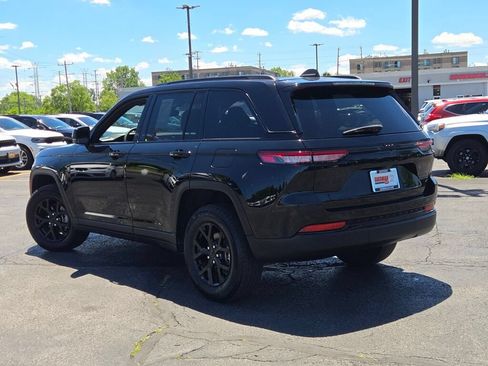 Certified 2024 Jeep Grand Cherokee Altitude RWD image 19