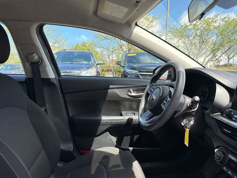 Certified 2019 Kia Forte LXS image 27
