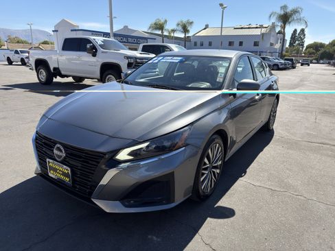 Used 2023 Nissan Altima 2.5 SV FWD image 4