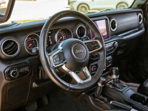 Used 2020 Jeep Wrangler Unlimited Sahara image 10