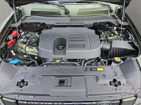 New 2026 Land Rover Defender 110 X-Dynamic SE image 31