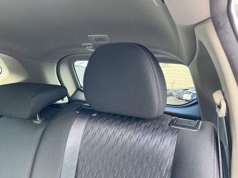 Used 2018 Nissan Rogue SV image 31