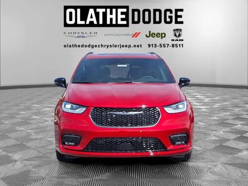 New 2026 Chrysler Pacifica Limited w/ S Appearance Package image 29