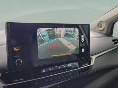 Used 2025 Toyota Sienna XLE w/ XLE Plus Package image 18