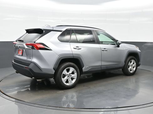 Used 2021 Toyota RAV4 XLE AWD/4WD image 6