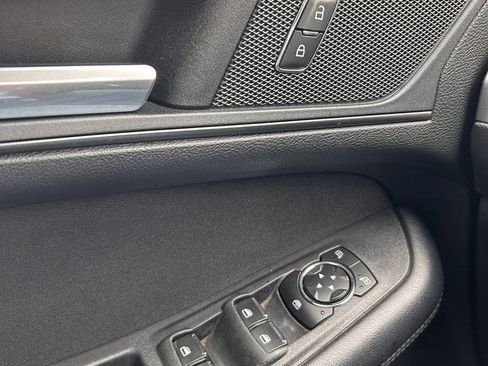 Used 2019 Ford Edge SE FWD image 25