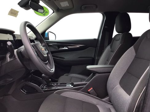 Used 2025 Chevrolet TrailBlazer LT AWD/4WD image 9