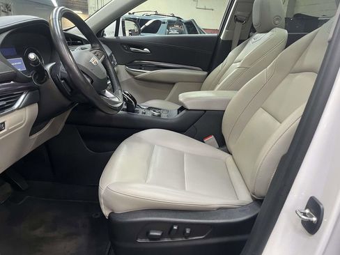 Used 2023 Cadillac XT4 Luxury w/ Cold Weather Package AWD/4WD image 17