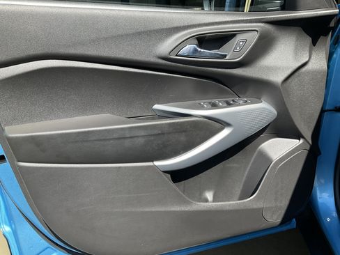 Used 2025 Chevrolet Trax LS FWD image 25