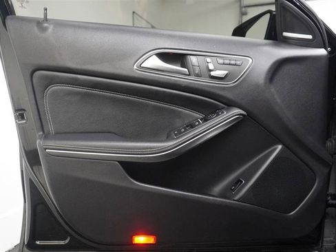 Used 2019 Mercedes-Benz GLA 250 4MATIC image 27